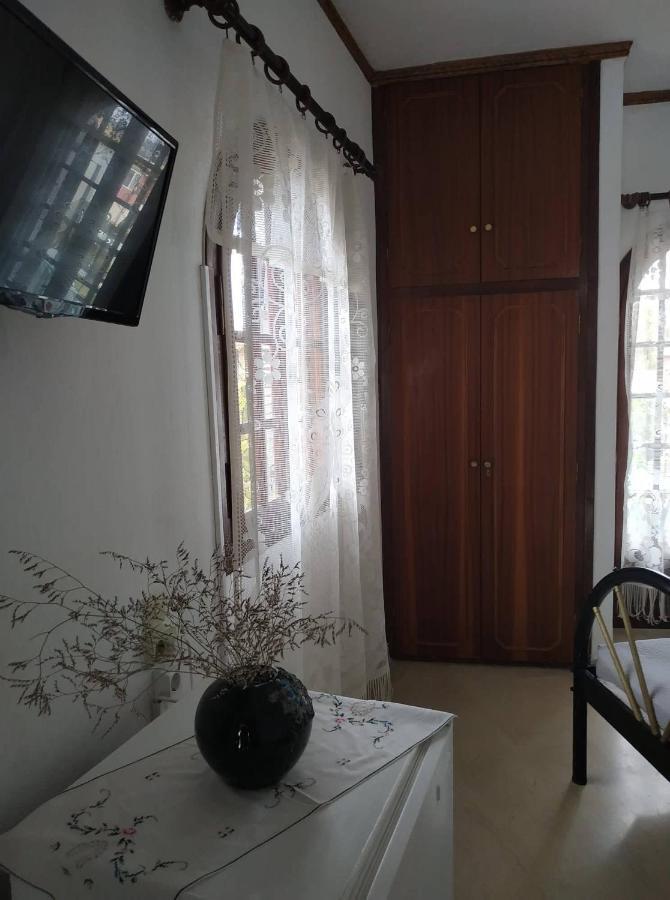 Nancy'S Rooms Gouvia Bagian luar foto